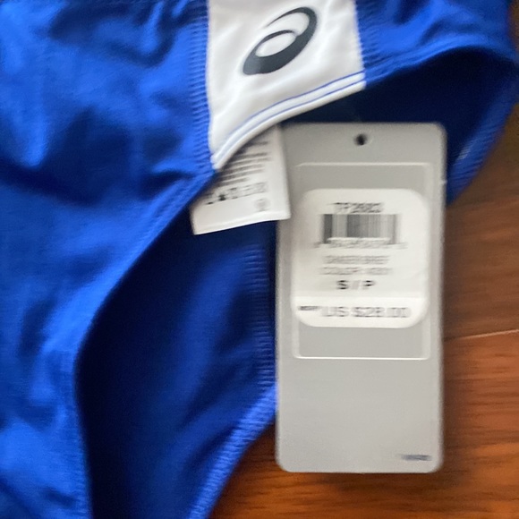 Asics Chaser Running Briefs or Buns - Picture 2 of 6